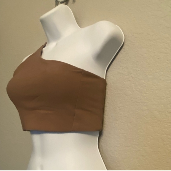 Wilo Asymmetrical Ribbed Bra - Picture 6 of 8
